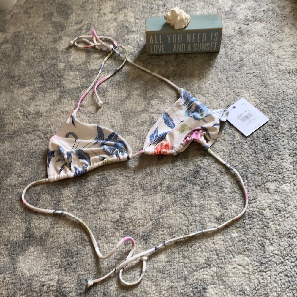 🐚 O’Neill floral triangle bikini top ⚪️ NWT ⚪️ ☀️